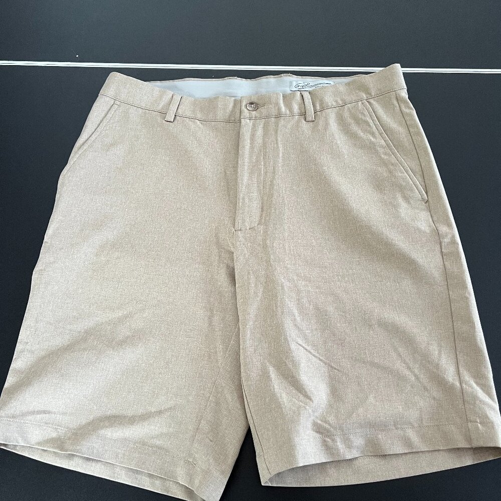 Men's Greg Norman Beige Shorts, size 34